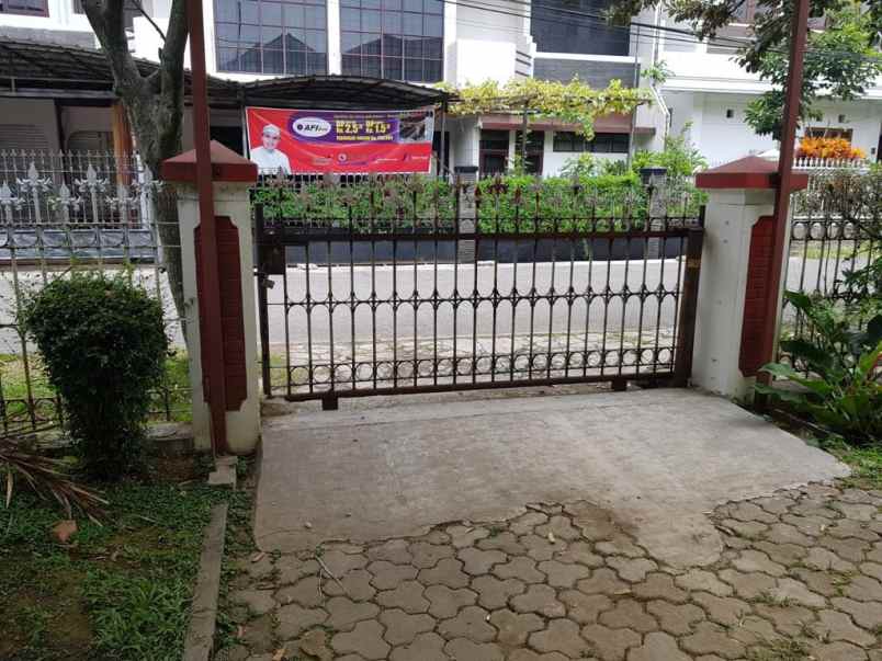 dijual rumah komplek suryalaya buahbatu