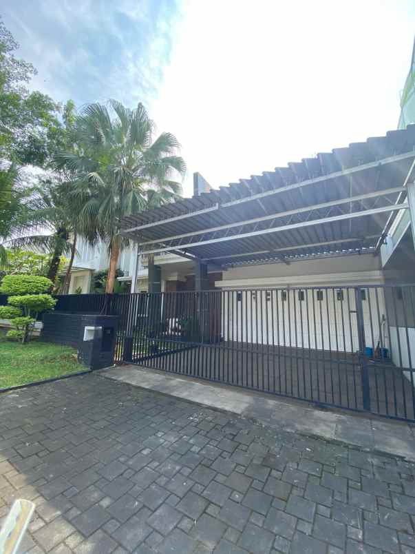 dijual rumah kota wisata