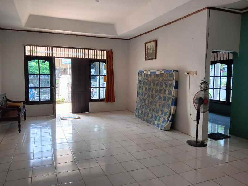 dijual rumah kumudasmoro