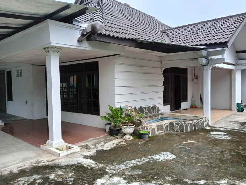 dijual rumah kumudasmoro