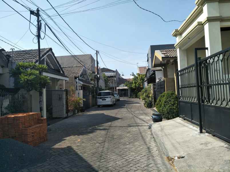 dijual rumah kutisari selatan