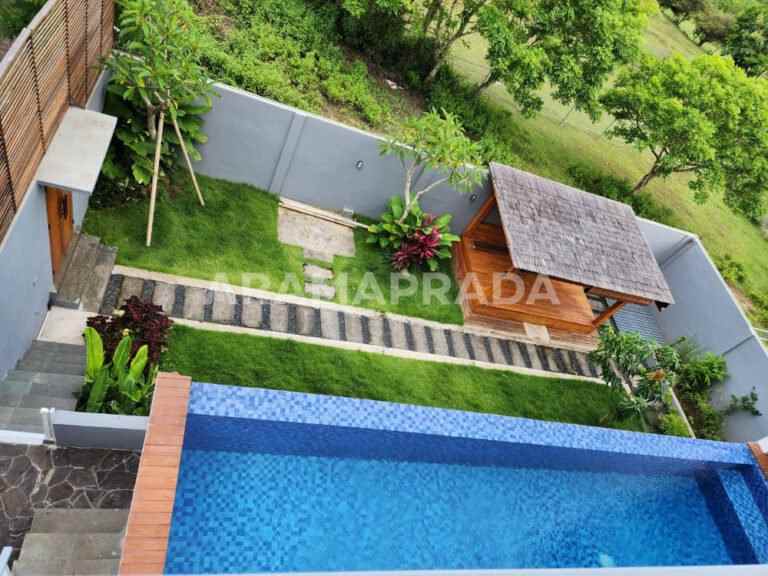 dijual rumah kutuh