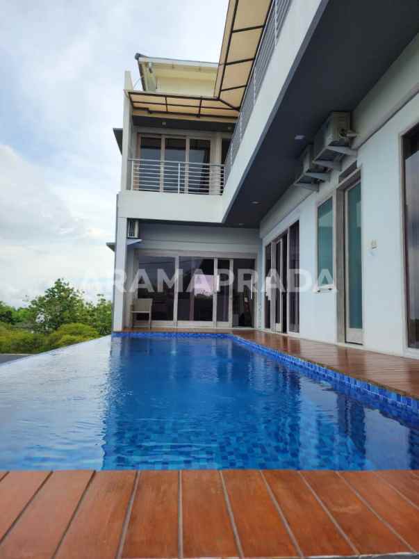 dijual rumah kutuh