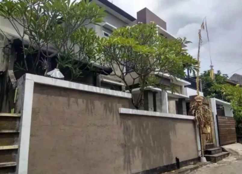 dijual rumah lantai 2 lokasi denpasar barat