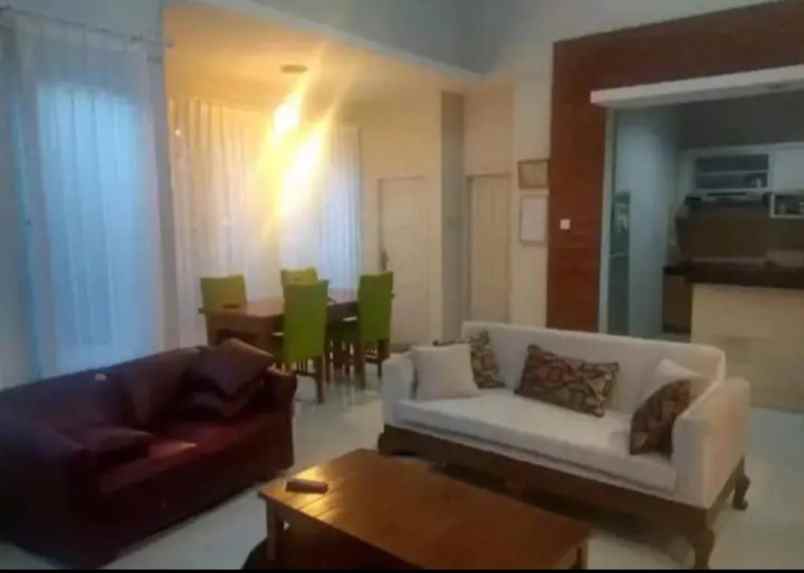 dijual rumah lantai 2 lokasi denpasar barat