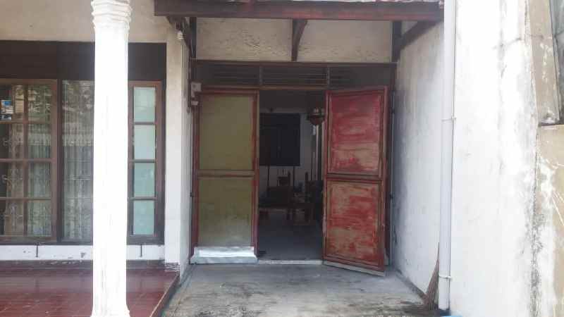 dijual rumah lebak indah surabaya