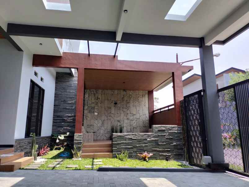 dijual rumah lokasi perumahan araya golf malang