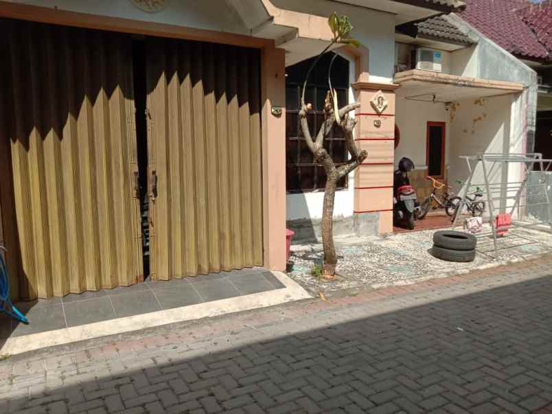 dijual rumah lokasi strategis