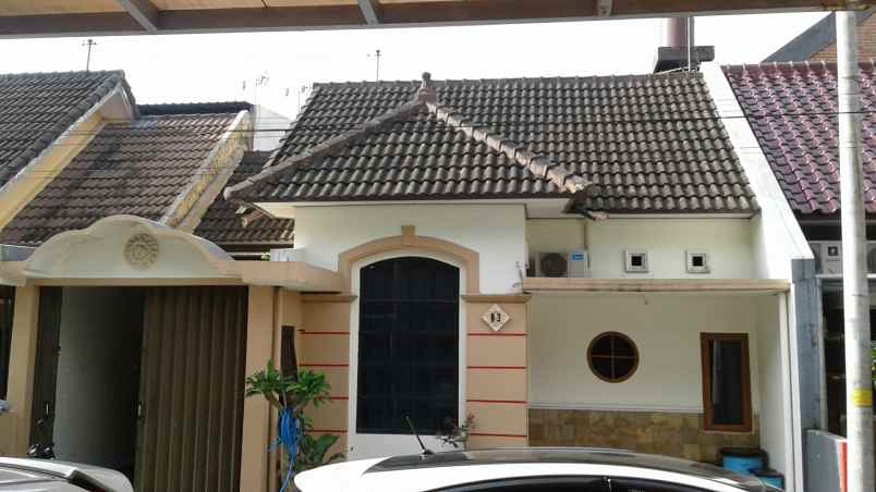 dijual rumah lokasi strategis