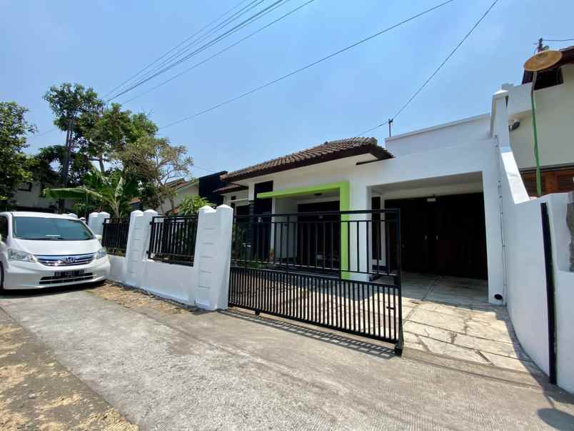 dijual rumah luas di godean semi furnish dan siap huni