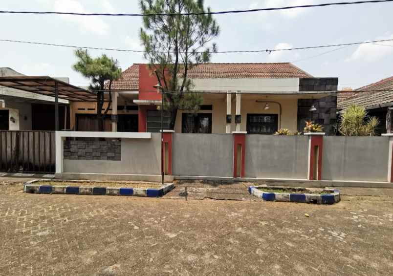 dijual rumah luas nyaman strategis via lelang