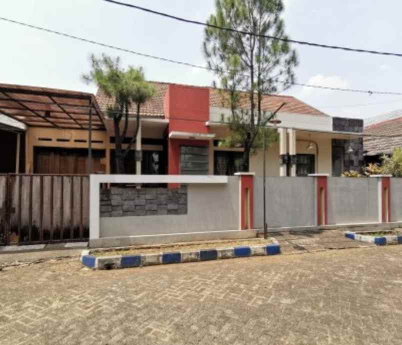 dijual rumah luas nyaman strategis via lelang