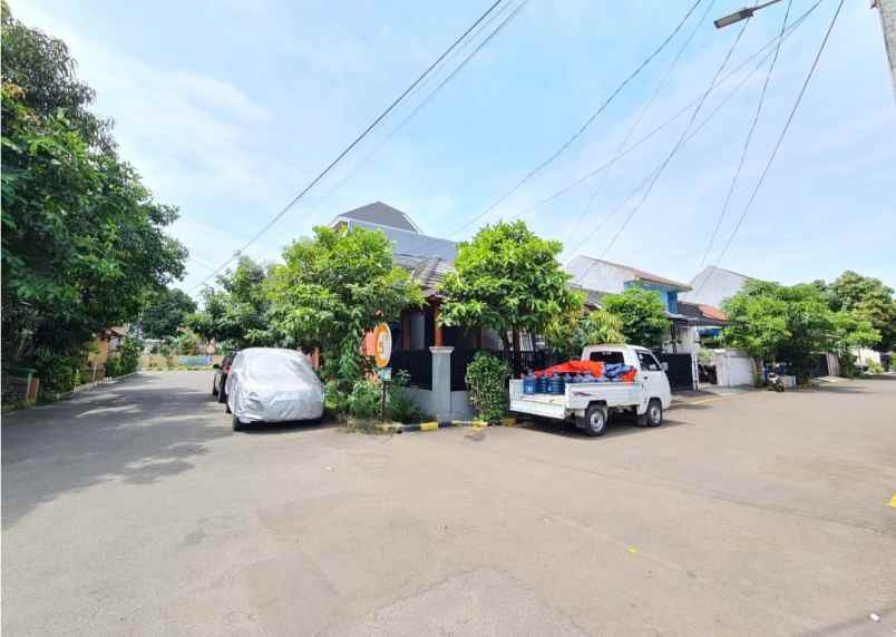 dijual rumah luas strategis asri di ciledug via lelang