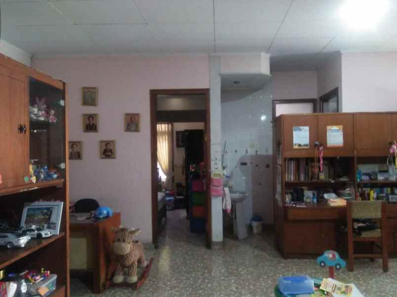 dijual rumah luas strategis di buah batu bandung