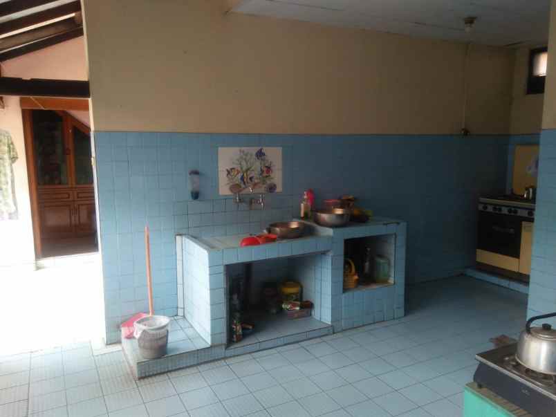 dijual rumah luas strategis di buah batu bandung