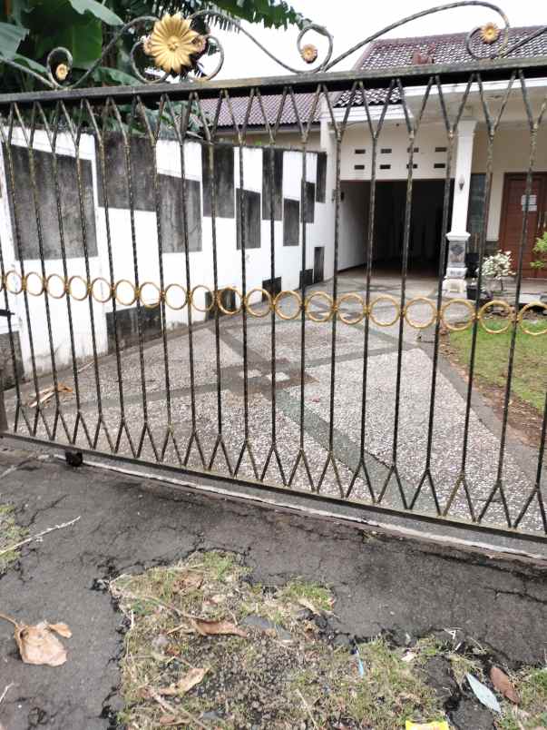 dijual rumah makasar jakarta timur dki