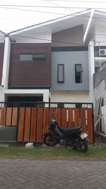 dijual rumah manyar indah