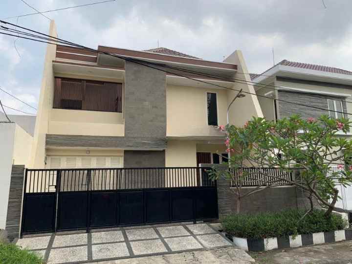 dijual rumah manyar kartika