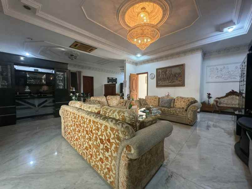 dijual rumah mayjend sungkono