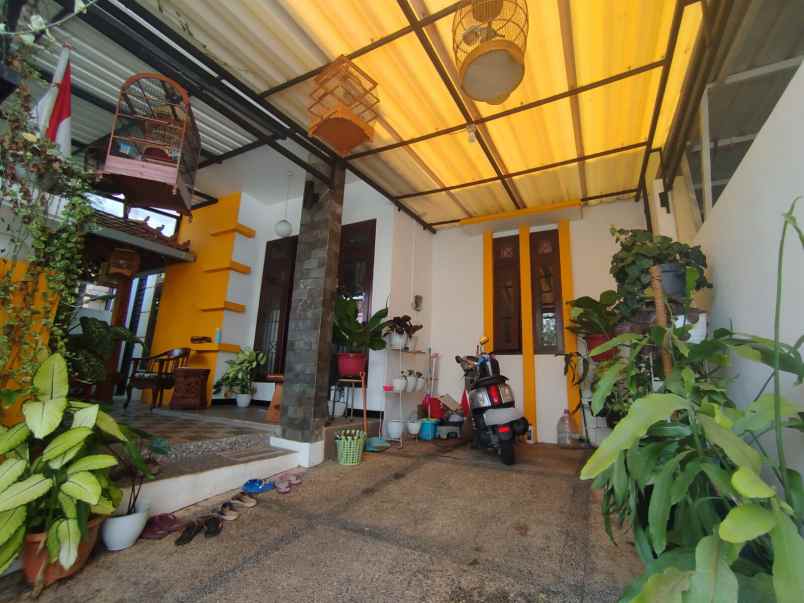 dijual rumah mega residence