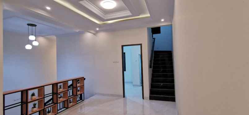 dijual rumah meruyung