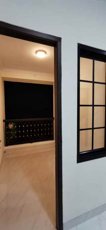 dijual rumah meruyung