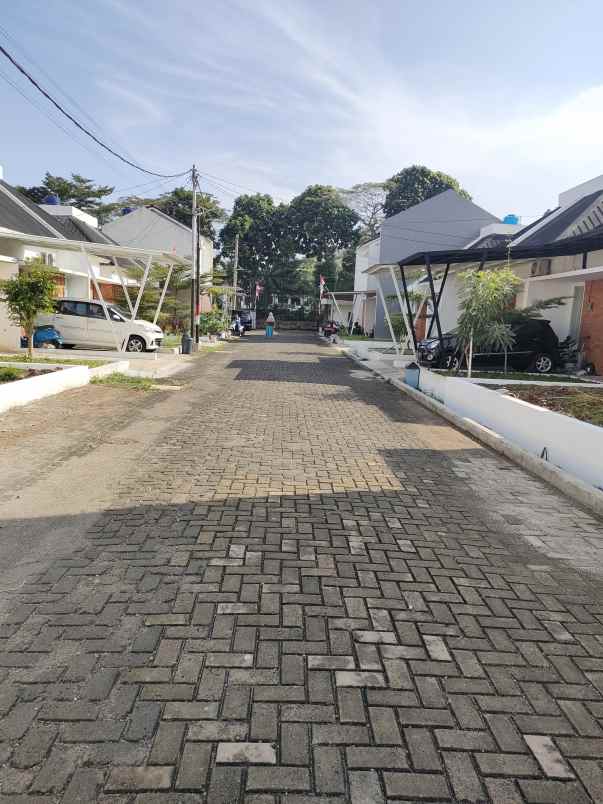 dijual rumah meruyung limo depok