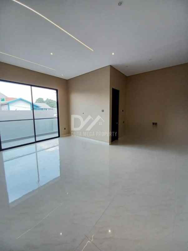 dijual rumah mewah dengan kolam renang di bintaro