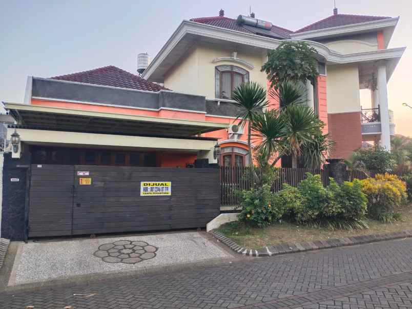 dijual rumah mewah hook di istana dieng