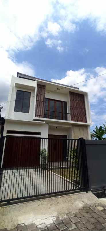 dijual rumah minimlis lantai 2 denpasar utara