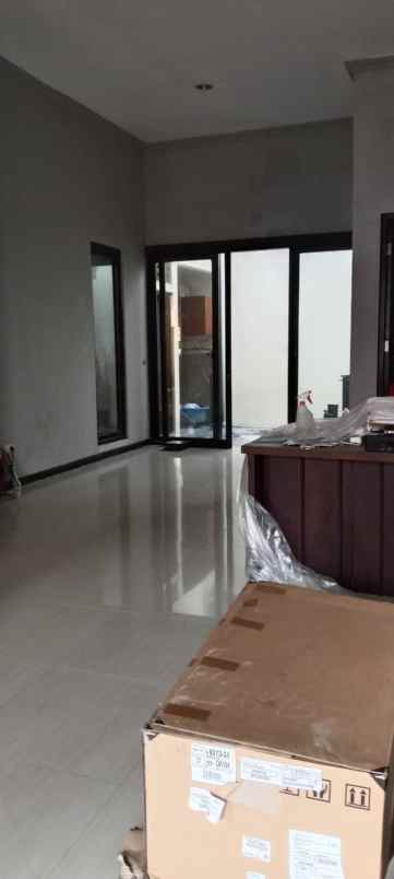 dijual rumah mulyosari