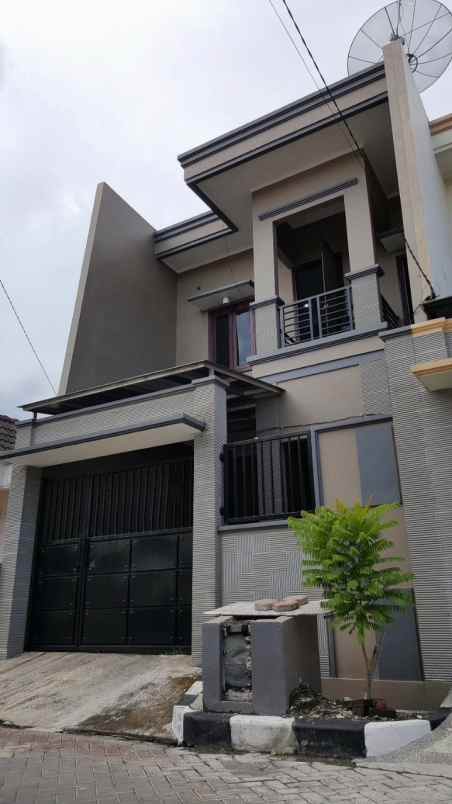 dijual rumah mulyosari prima