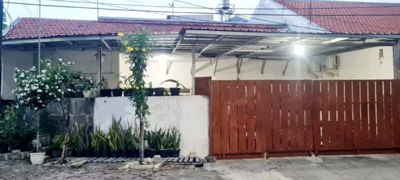 dijual rumah mulyosari timur