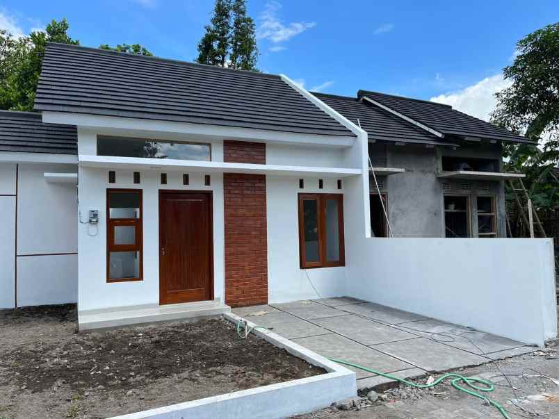 dijual rumah murah tanah luas dekat jl lpmp kalasan