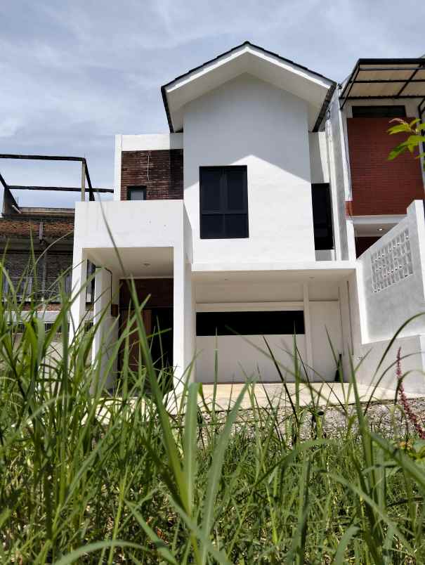 dijual rumah nuansa alam setiabudi