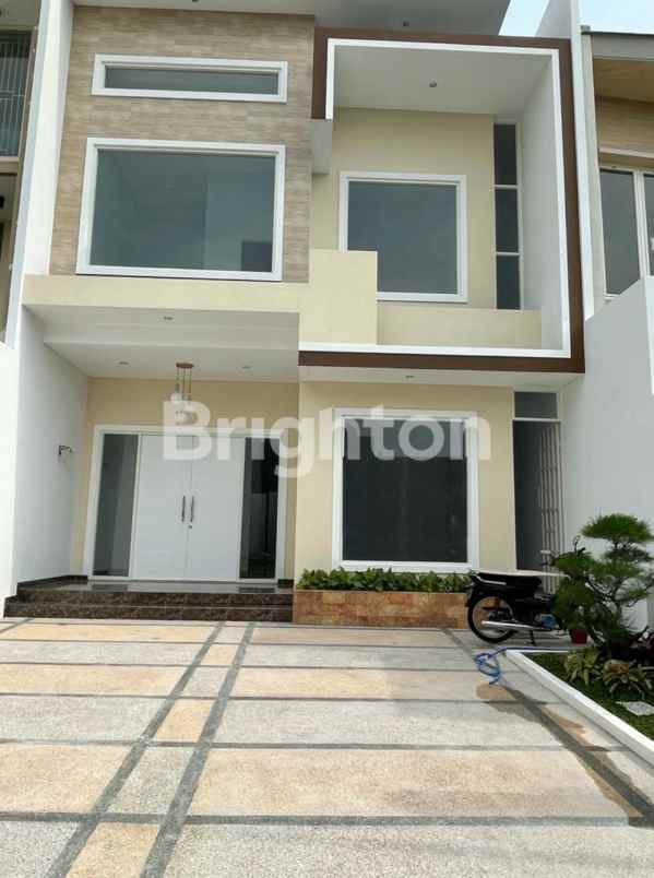 dijual rumah pakuwon city