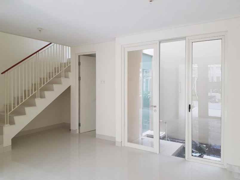dijual rumah pakuwon city