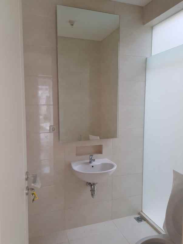 dijual rumah pakuwon city