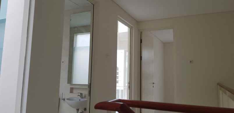 dijual rumah pakuwon city