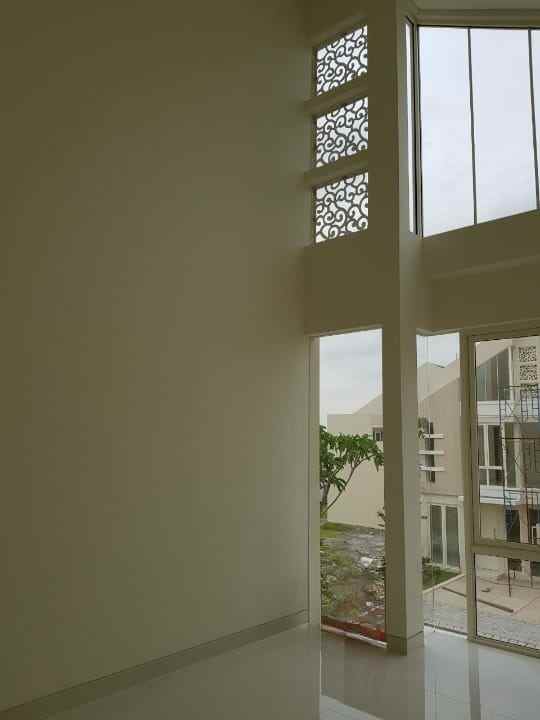 dijual rumah pakuwon city