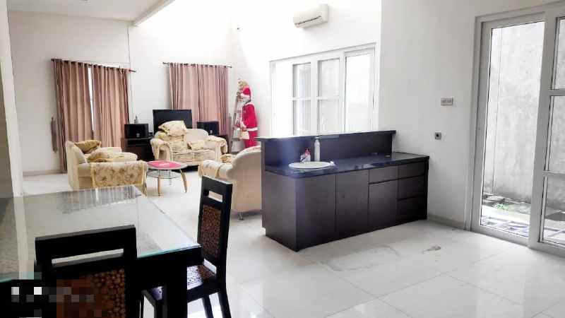 dijual rumah pakuwon city san antonio