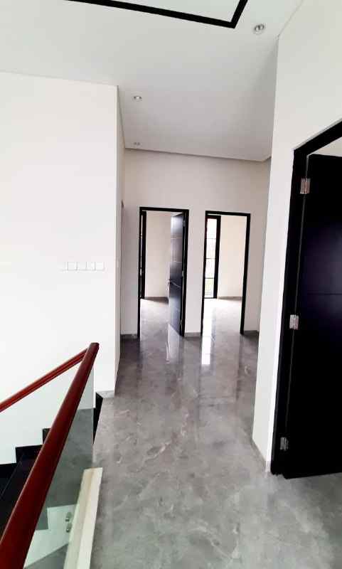 dijual rumah pakuwon city san diego