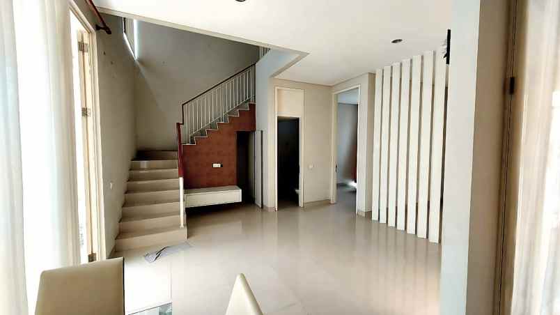 dijual rumah pakuwon indah cluster the