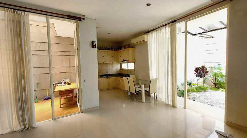 dijual rumah pakuwon indah cluster the