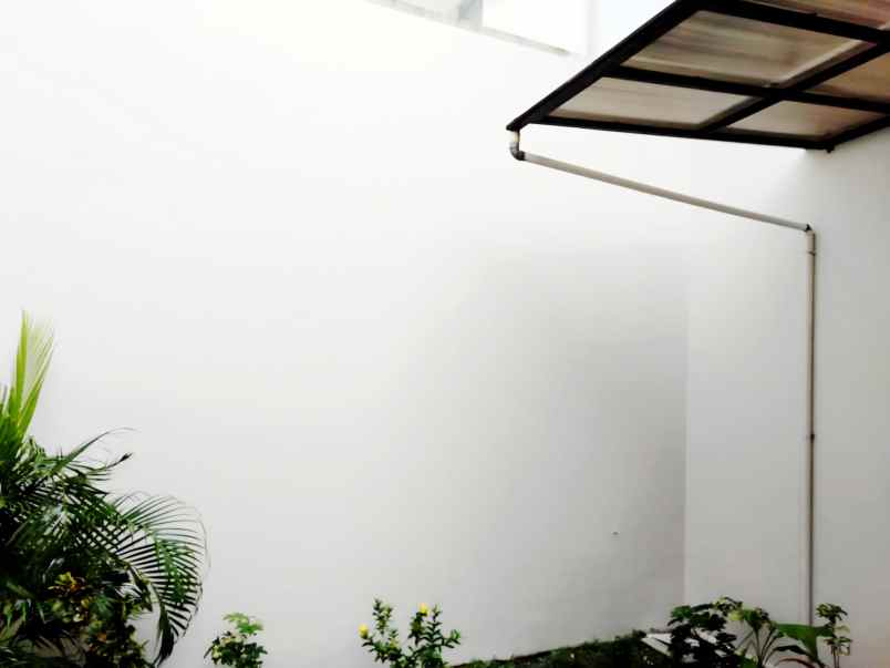 dijual rumah pakuwon indah cluster the