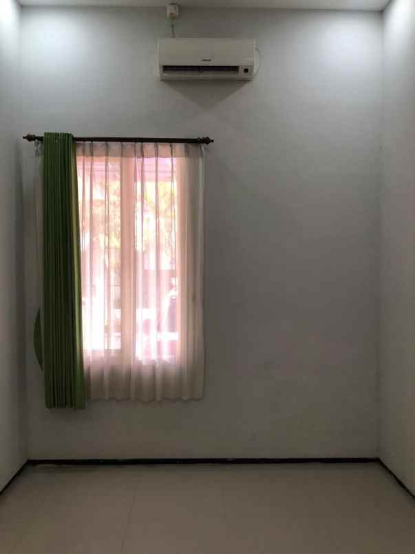 dijual rumah palm spring jambangan