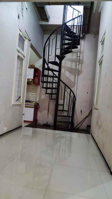 dijual rumah palm spring jambangan