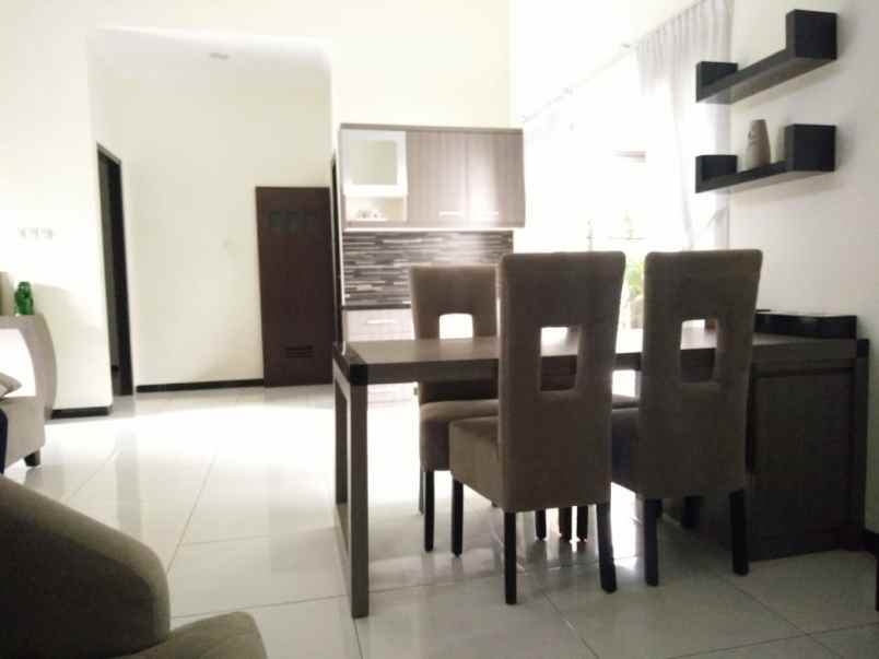 dijual rumah pandanaran hills