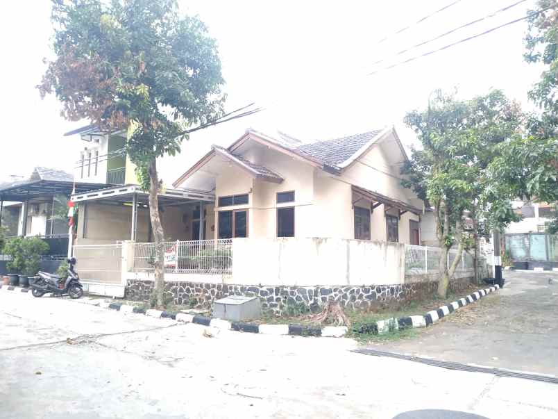 dijual rumah pasteur