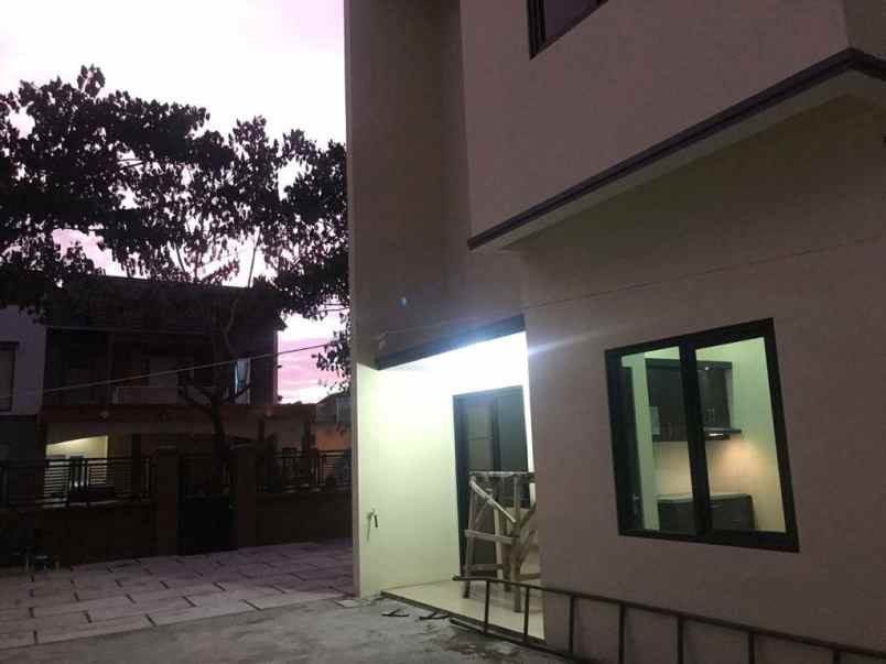 dijual rumah peona metropolitan